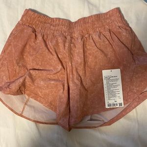 LULULEMON TRACK THAT SHORTS WITH ORIGINAL TAG